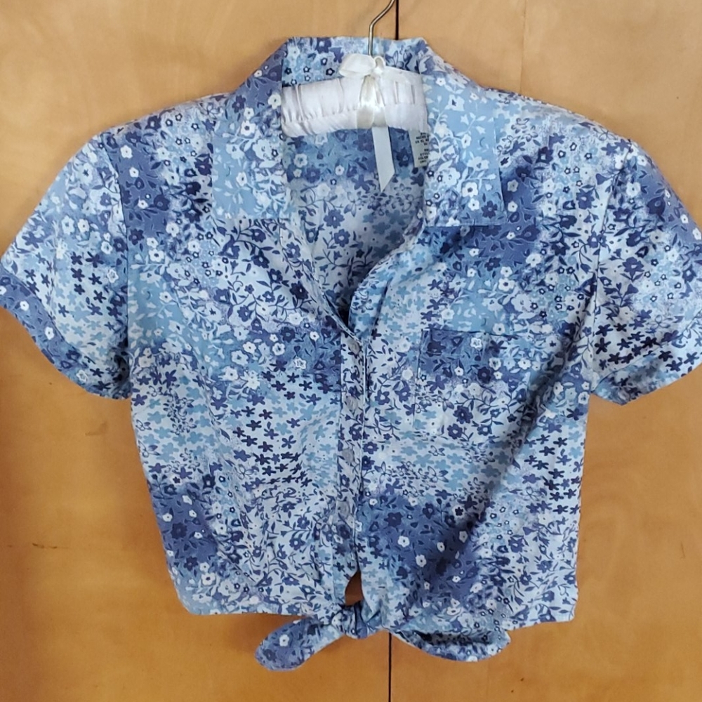 Faded glory small blouse blue/white floral
